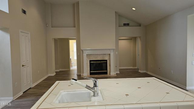 Building Photo - 21 S Michillinda Ave