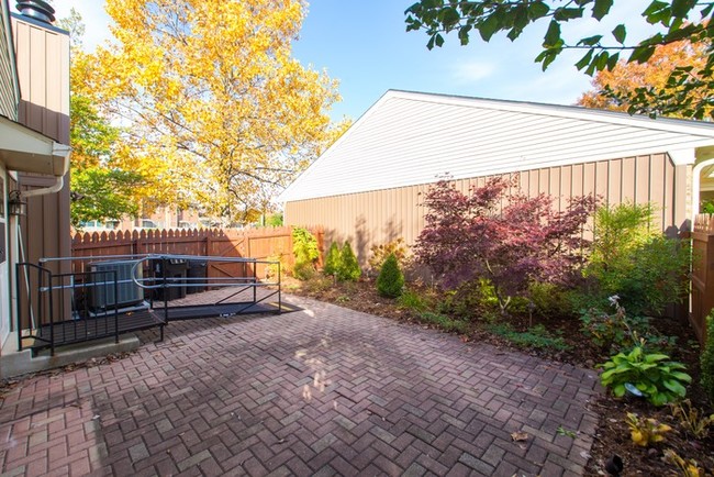 Building Photo - 3807 Taylorsville Rd