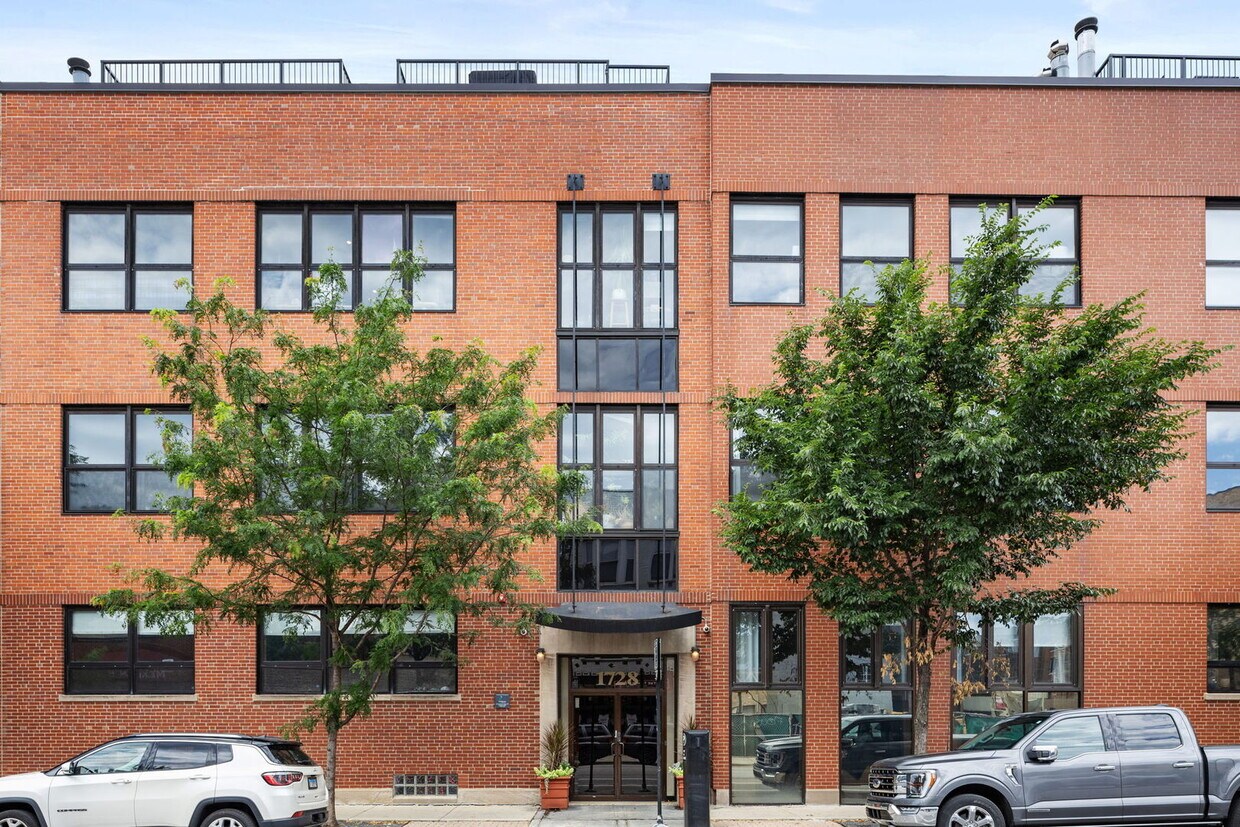 Primary Photo - 1728 N Damen Ave