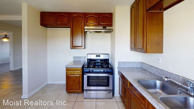 Building Photo - 3 br, 1 bath House - 12552 17th St