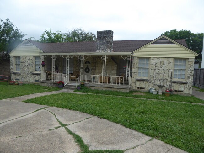 Building Photo - 3012 Lovers Ln
