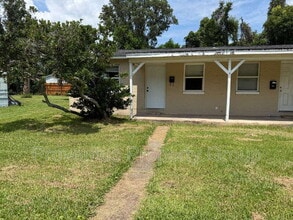 Building Photo - 4 Rowland Ct