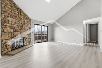 Building Photo - 333 Wright St