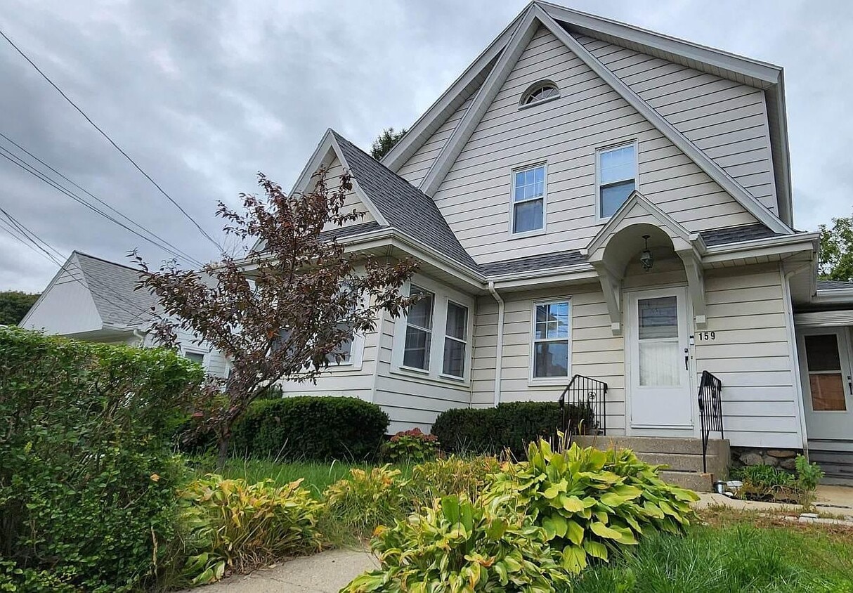 Primary Photo - 159 Bolton St