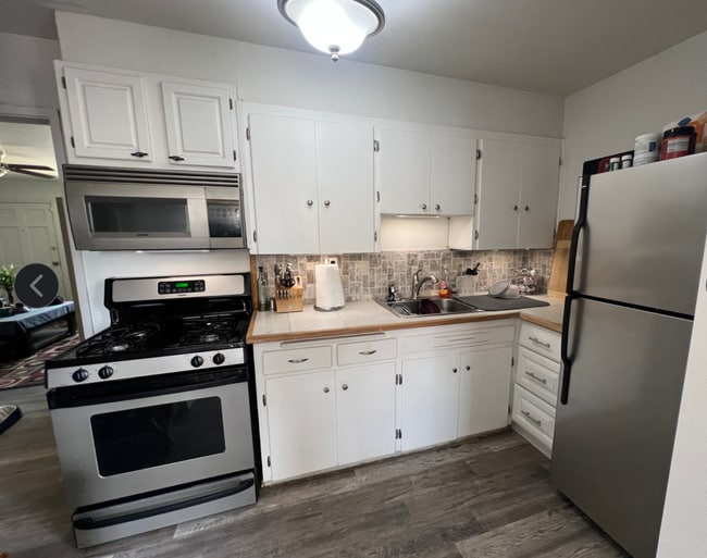 Building Photo - 703 E 23rd St