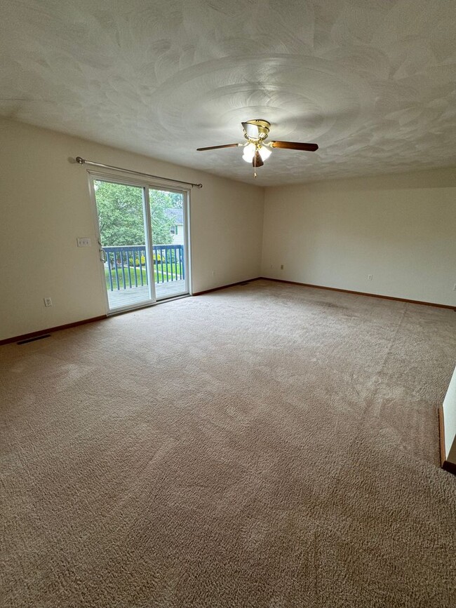 Photo - Large 3 Bedroom 2.5 Bathroom Townhouse in Burrell School District - Next to Hillcrest Country Club