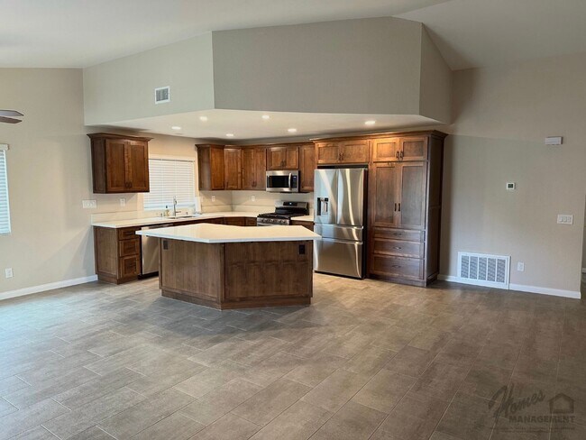 Foto del edificio - Homes Management - 3 Bed, 2 Bath House for Rent with Water/Trash Included