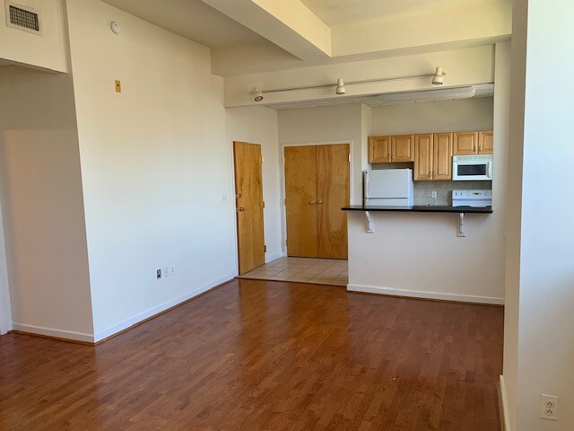 Building Photo - 419 S 19th St