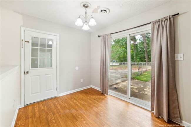 Foto del edificio - 210 Stillwood Dr