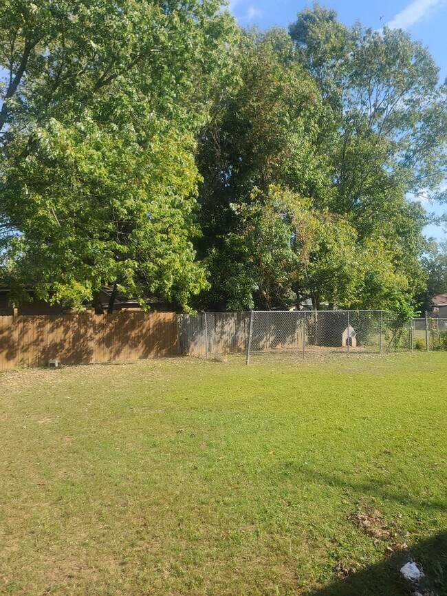 Building Photo - 7384 Eastover Dr