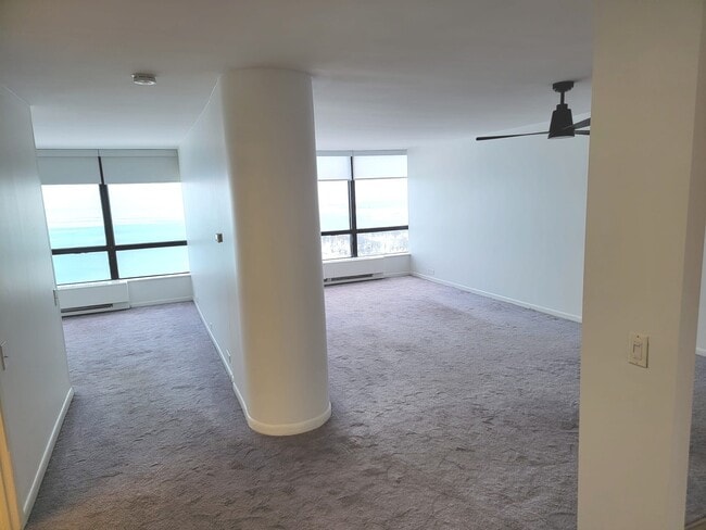 Building Photo - 5415 N Sheridan Rd