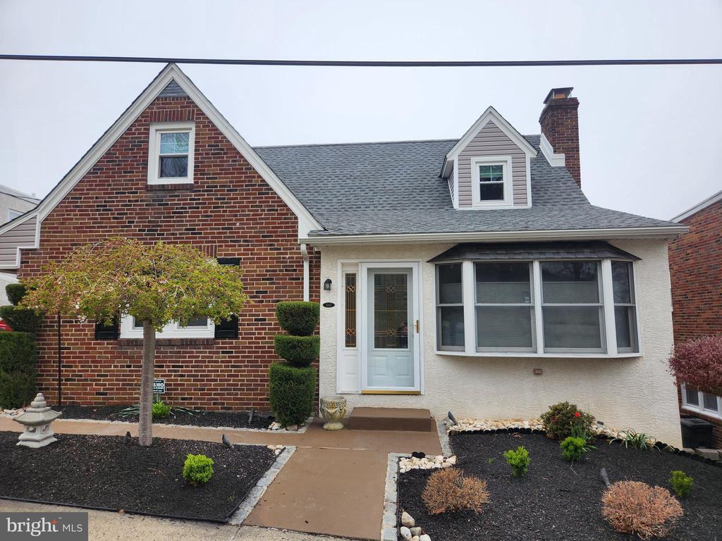 Primary Photo - 647 Grove St