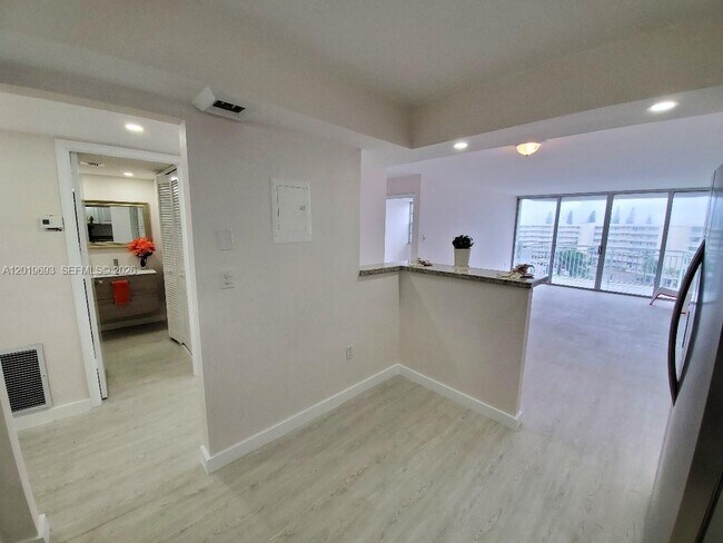 Building Photo - 18011 Biscayne Blvd
