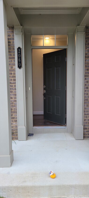 Main entrance - 2060 Alder Ln