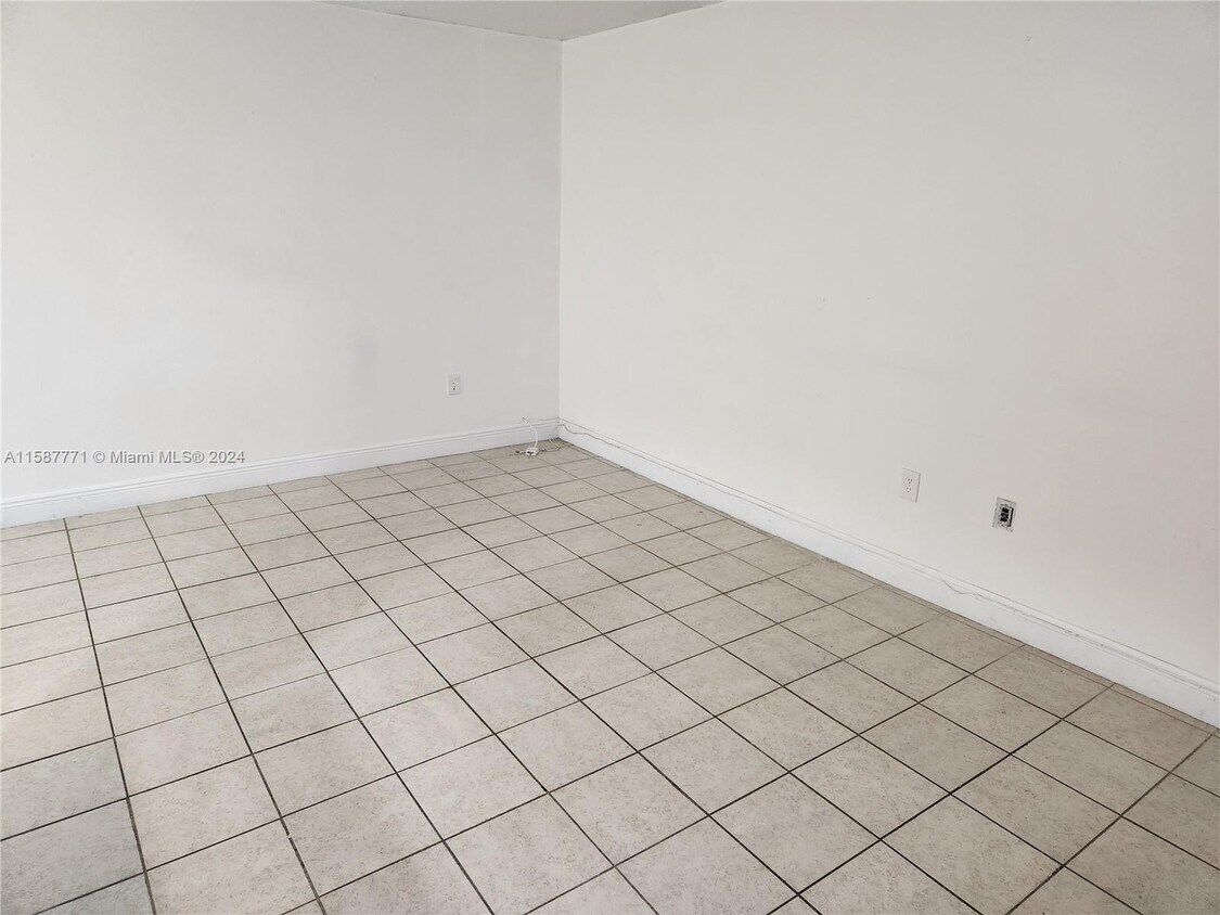 Primary Photo - 2465 SW 18th Ave