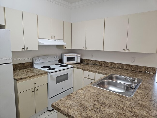 Foto del edificio - 18324 NW 68th Ave