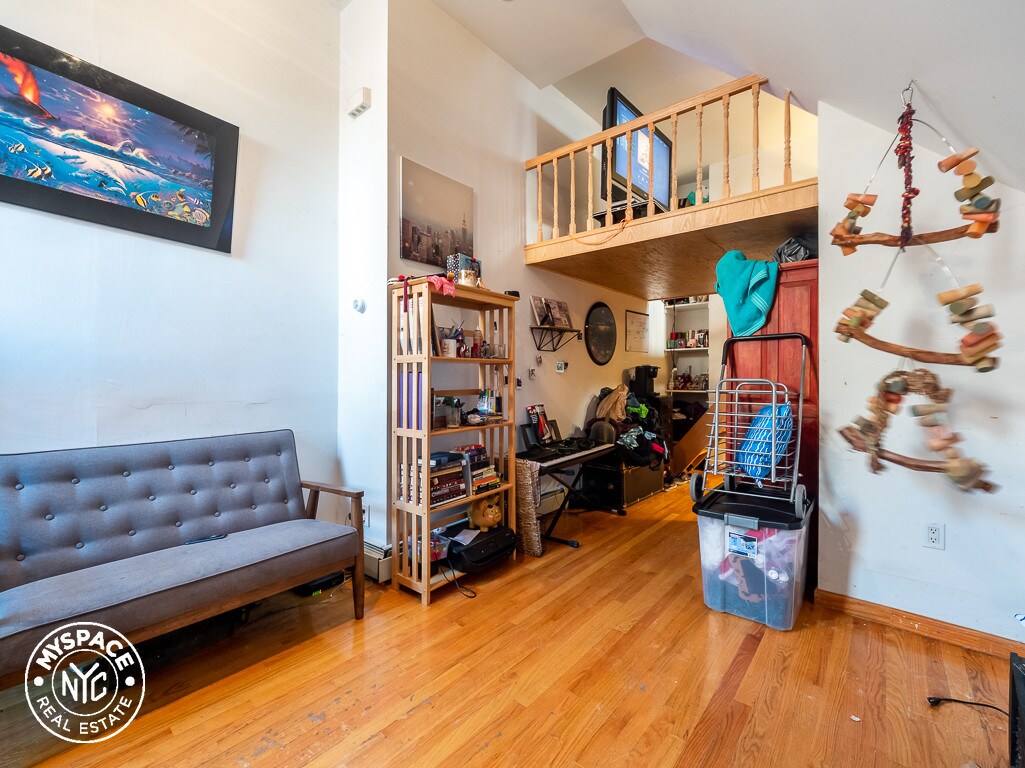 Primary Photo - 209 Wilson Ave
