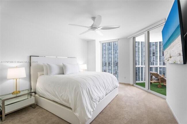 Foto del edificio - 4779 Collins Ave