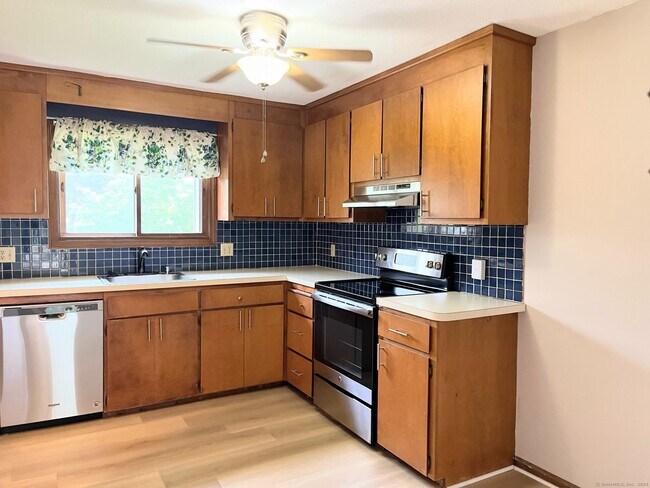 Foto del edificio - 1509 Summer Hill Dr