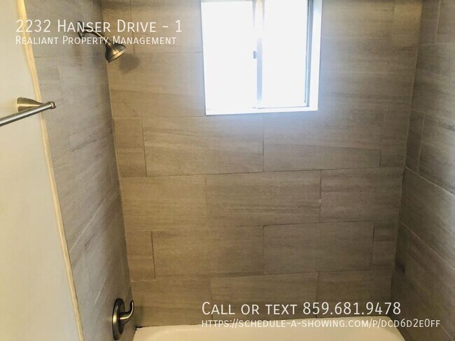 Foto del edificio - 2232 Hanser Dr