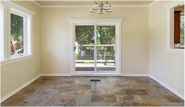 Foto del edificio - 2731 Stony Point Rd