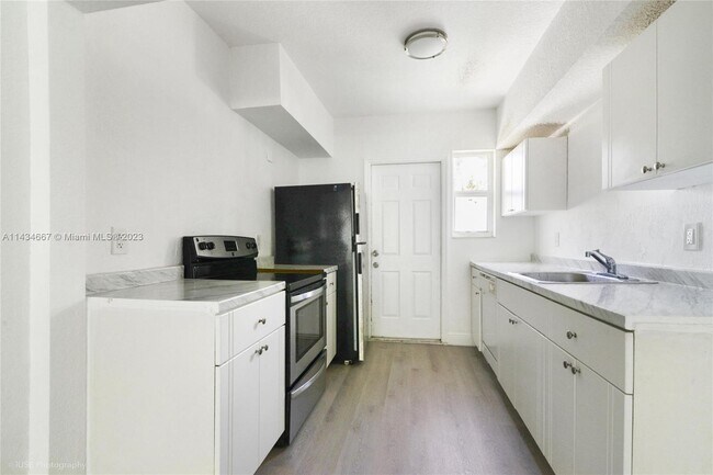 Foto del edificio - 9770 E Bay Harbor Dr