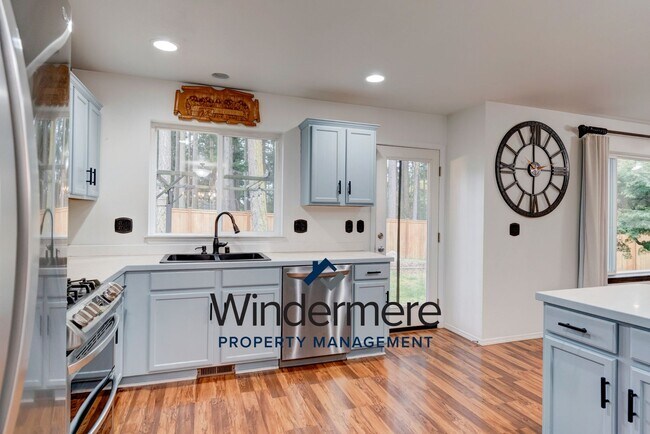 Foto del edificio - 3 bedroom 2.5 bathroom with office