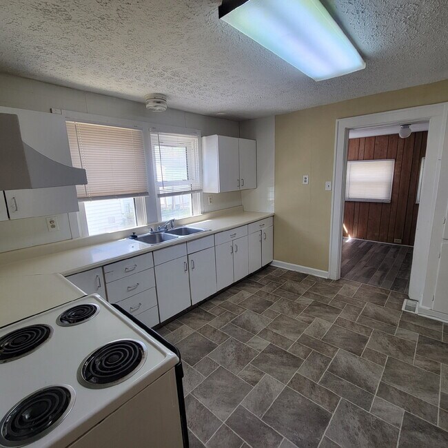 Foto del edificio - 2 Bedroom Lawrence home.