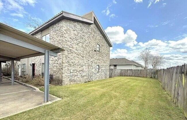 Foto del edificio - 8024 Picardy Ave