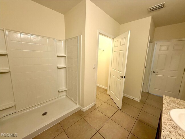 Foto del edificio - 902 SE 31st Terrace