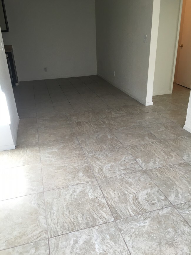 Floor - 5304 Redberry St