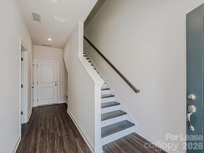 Foto del edificio - 2518 Arbor Loop Dr