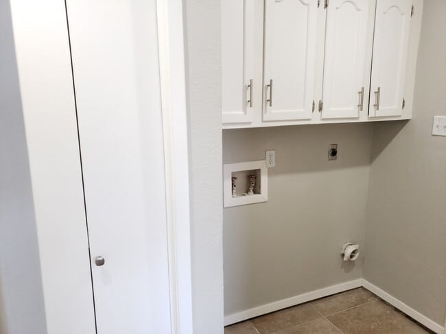 Building Photo - Emerald Apartments