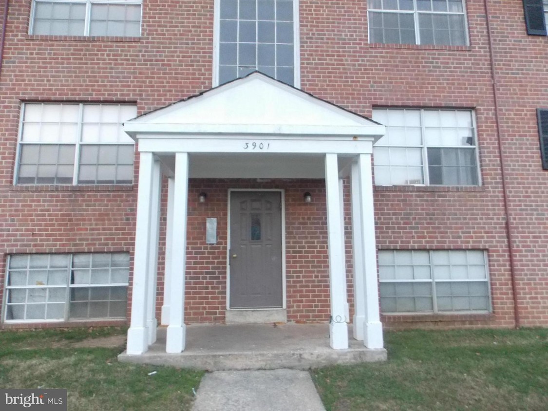 Primary Photo - 3901 Groveland Ave