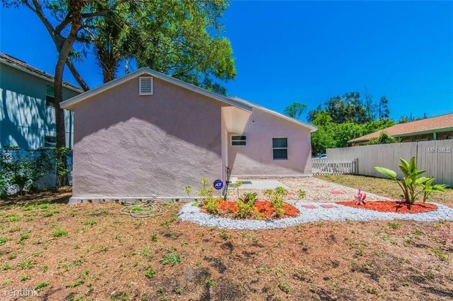Building Photo - 6331 S MacDill Ave