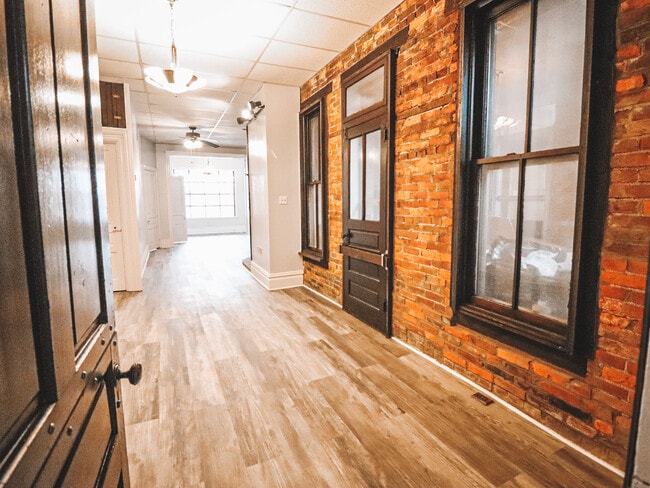 Building Photo - 1305 S Cameron St