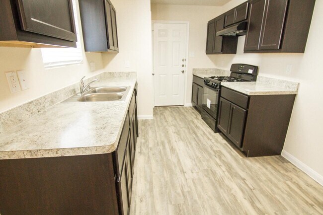 Foto del edificio - 5627 Rocky Trail Dr