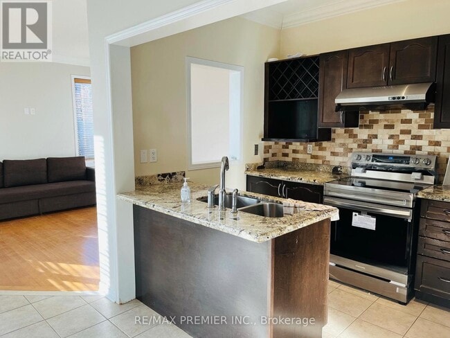 Building Photo - 111 Catalpa Cres