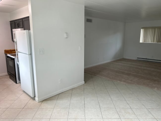 Building Photo - 1636 Mars Hill Dr
