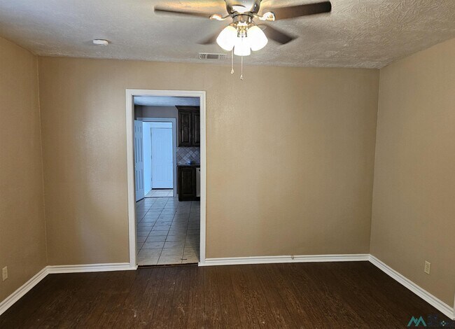 Foto del edificio - 1301 N Oak St