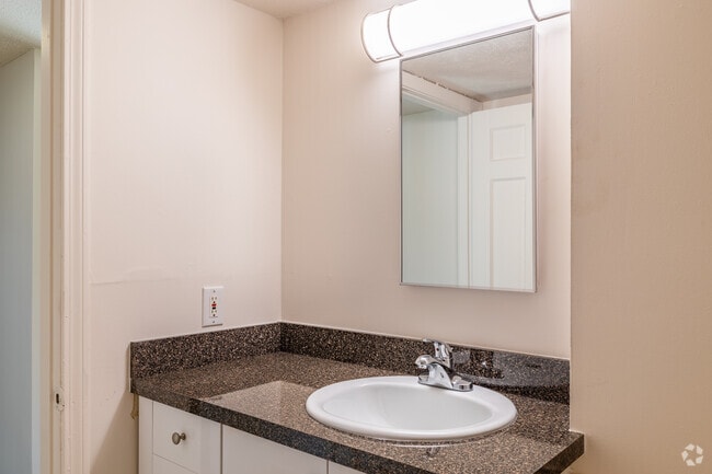2BR, 1BA-942SF - Kendall Crossing