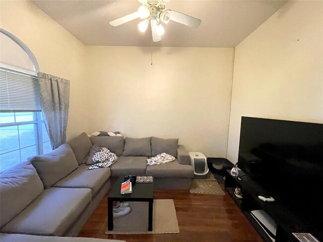 Building Photo - 1412 Firebush Dr