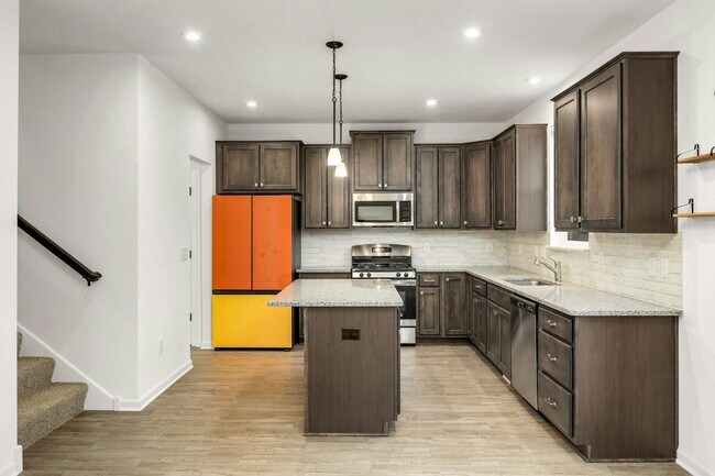 Building Photo - 24313 Edgewater Dr