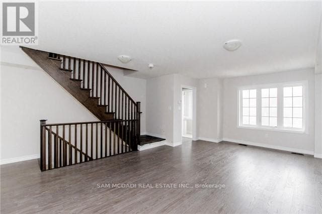 Photo du bâtiment - 6 Mayland Trl