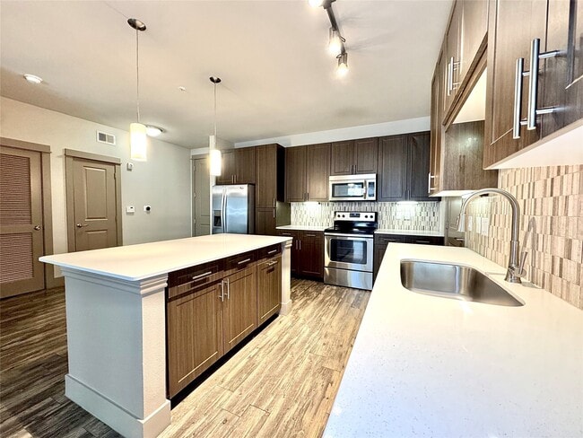 Building Photo - 5454 Washington Ave