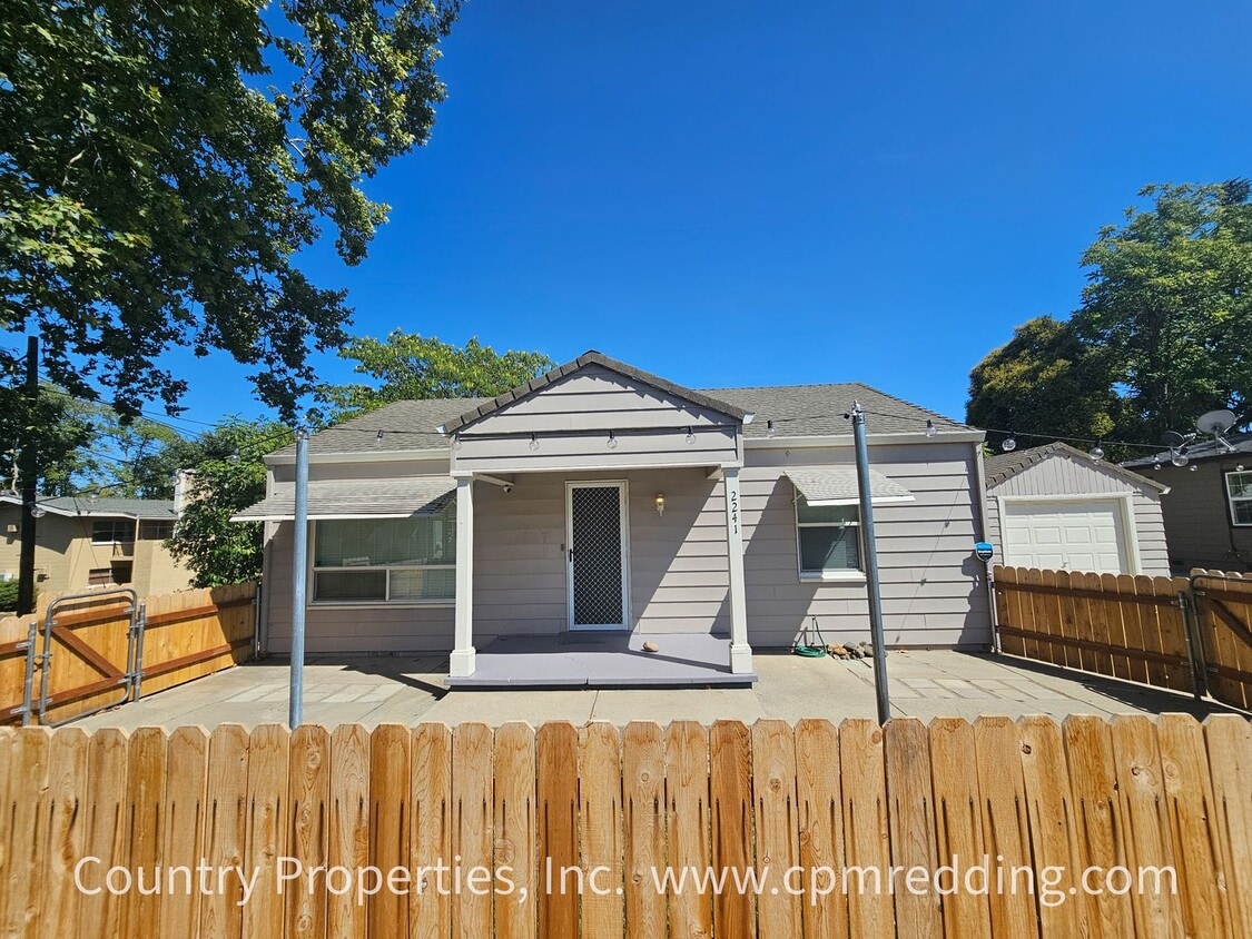 Primary Photo - Charming Downtown House with Modern Amenit...