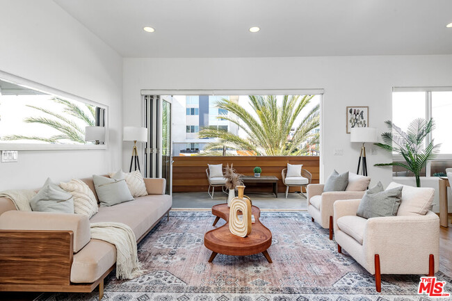 Foto del edificio - 12698 Sandhill Ln