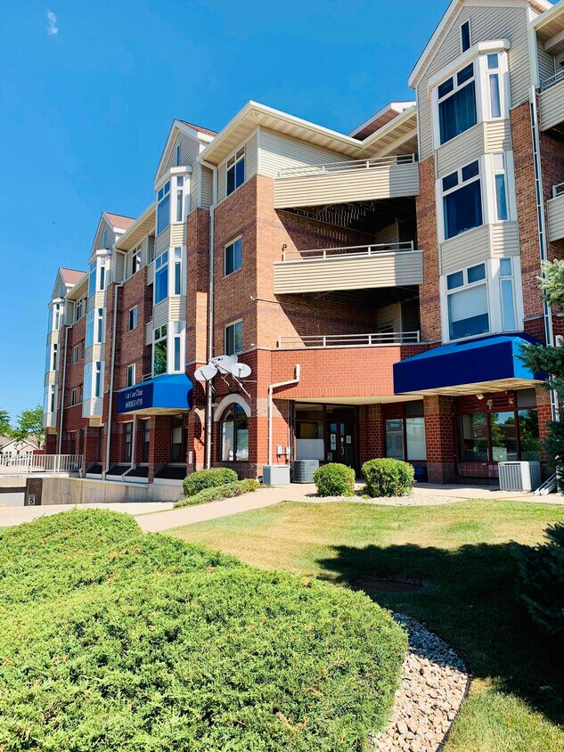 Primary Photo - 301 Harbour Town Dr