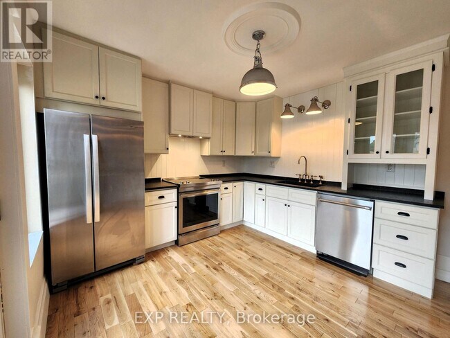Building Photo - 446 MacNab St N
