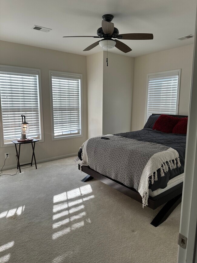 Building Photo - 600 Overlook Park Dr